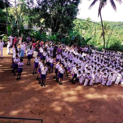 පොසොන් දින පාසලේ ප්‍රධාන රැස්වීමේදී කළ උත්සවය