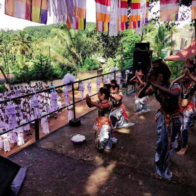 පොසොන් දින පාසලේ ප්‍රධාන රැස්වීමේදී කළ උත්සවය